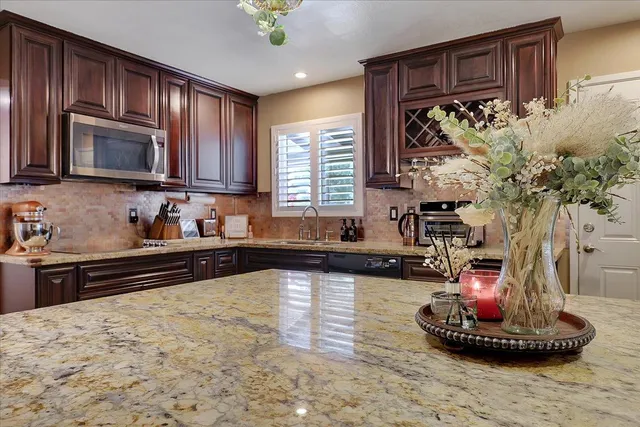 $569,000 | 2255 El Manto Drive, Rancho Cordova, CA 95670