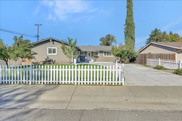 $569,000 | 2255 El Manto Drive, Rancho Cordova, CA 95670