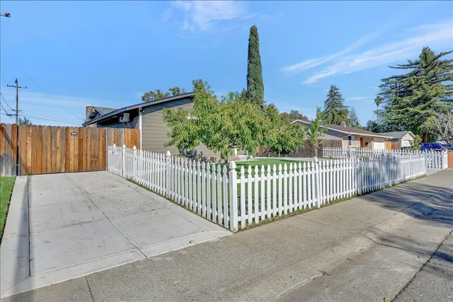 $569,000 | 2255 El Manto Drive, Rancho Cordova, CA 95670