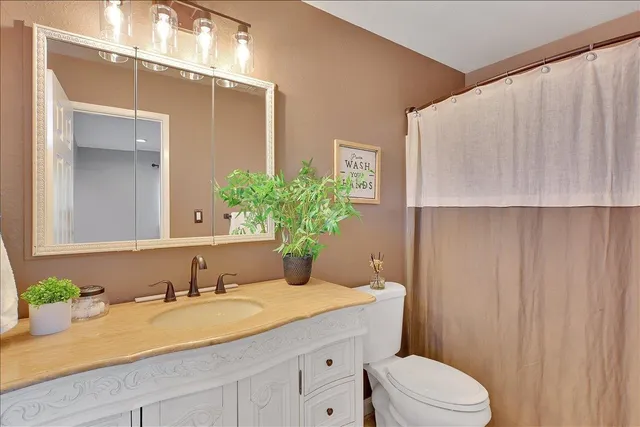 $569,000 | 2255 El Manto Drive, Rancho Cordova, CA 95670