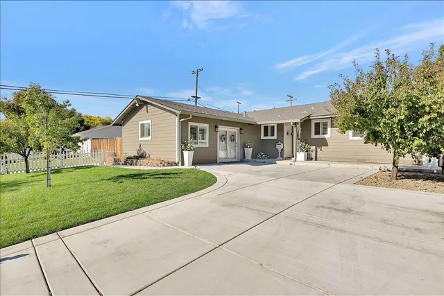 $569,000 | 2255 El Manto Drive, Rancho Cordova, CA 95670