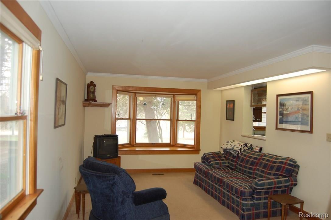 2695 East Snell Road Rochester, MI 48306 - Photo 4 of 40 Family Room