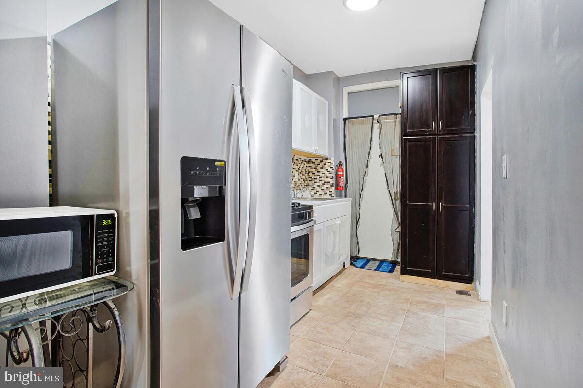 5204 Ivanhoe Avenue Baltimore, MD 21212 - Photo 15 of 38 a view of walk in closet