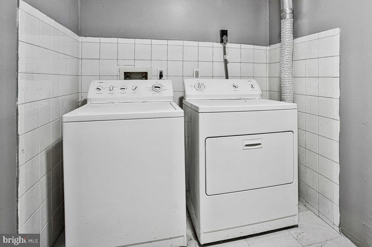 5204 Ivanhoe Avenue Baltimore, MD 21212 - Photo 25 of 38 a utility room with dryer and washer