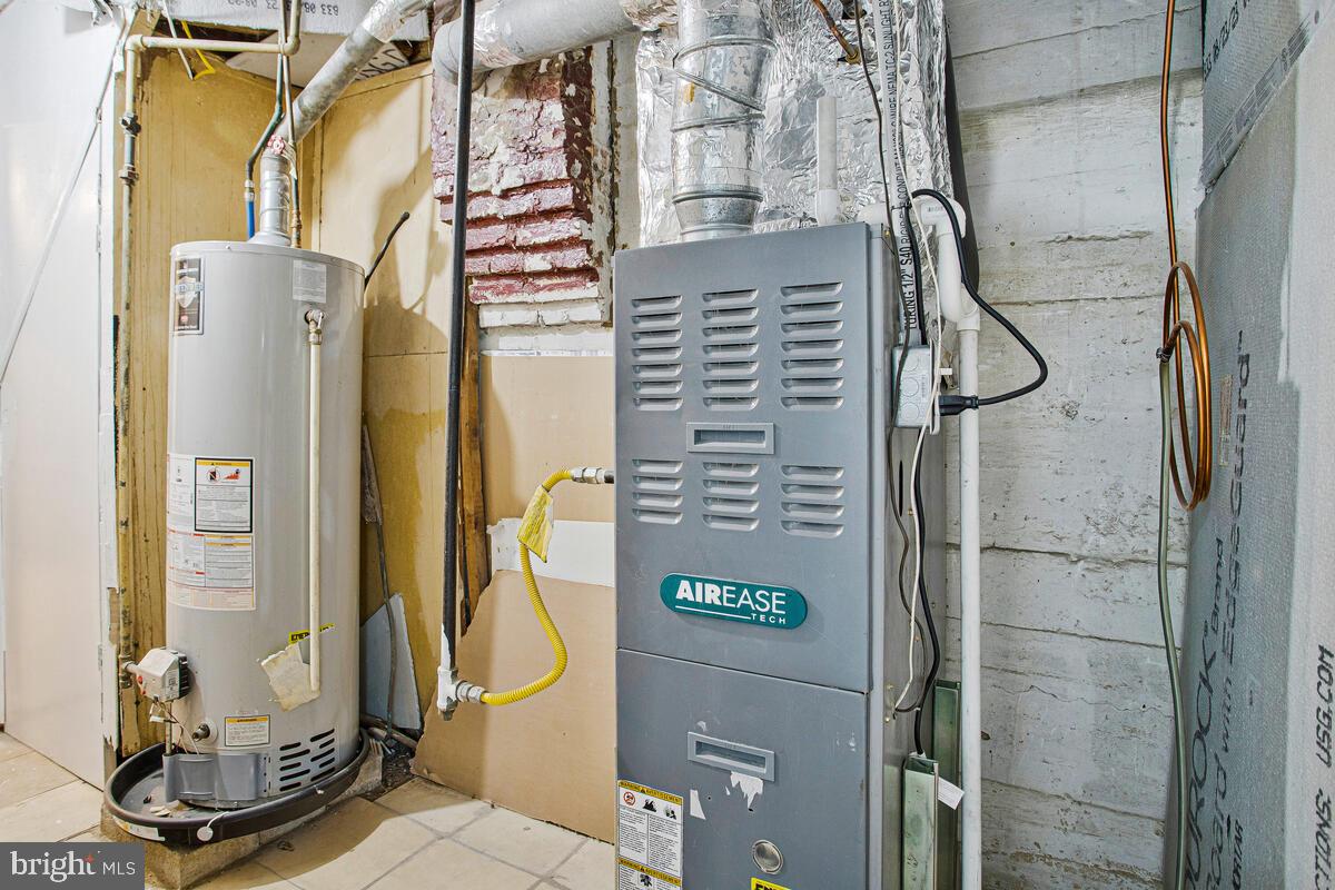 5204 Ivanhoe Avenue Baltimore, MD 21212 - Photo 26 of 38 a bathroom with a shower