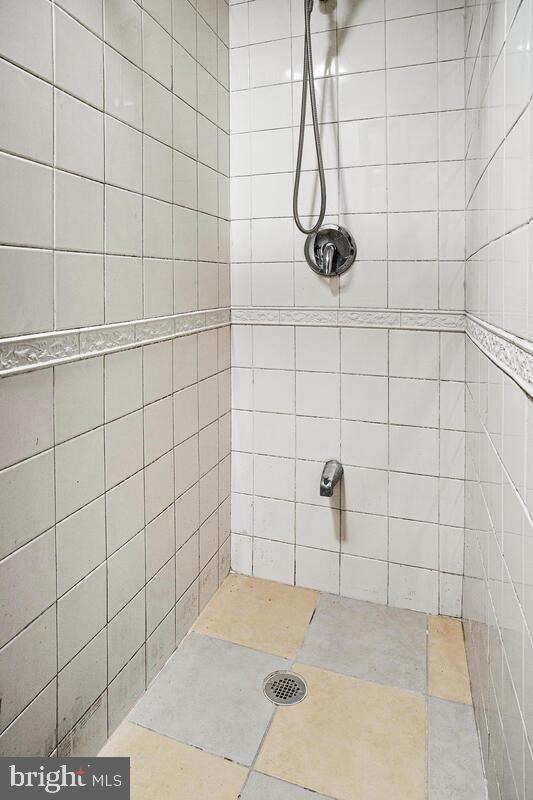 5204 Ivanhoe Avenue Baltimore, MD 21212 - Photo 32 of 38 a bathroom with a shower