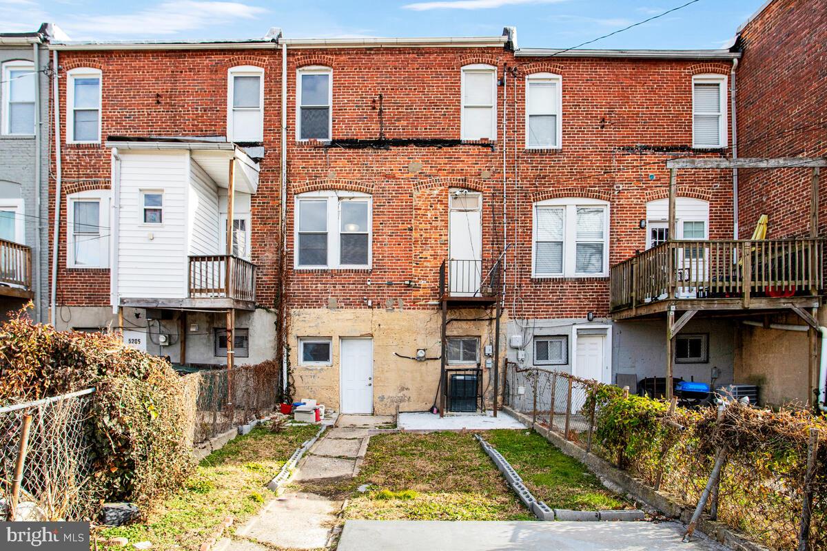 5204 Ivanhoe Avenue Baltimore, MD 21212 - Photo 33 of 38 a view of multiple house with a swimming pool