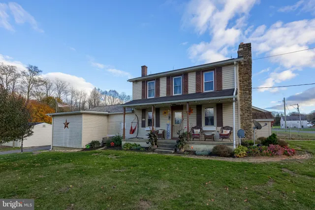 a view of outdoor space with garden and entertaining space