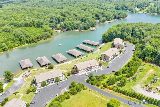 a picture of a lake view