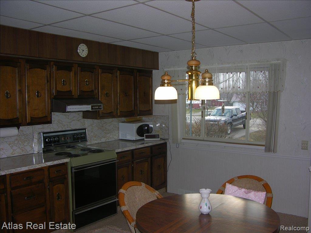 3135 Belsay Road Burton, MI 48519 - Photo 3 of 10 Belsay3135 004