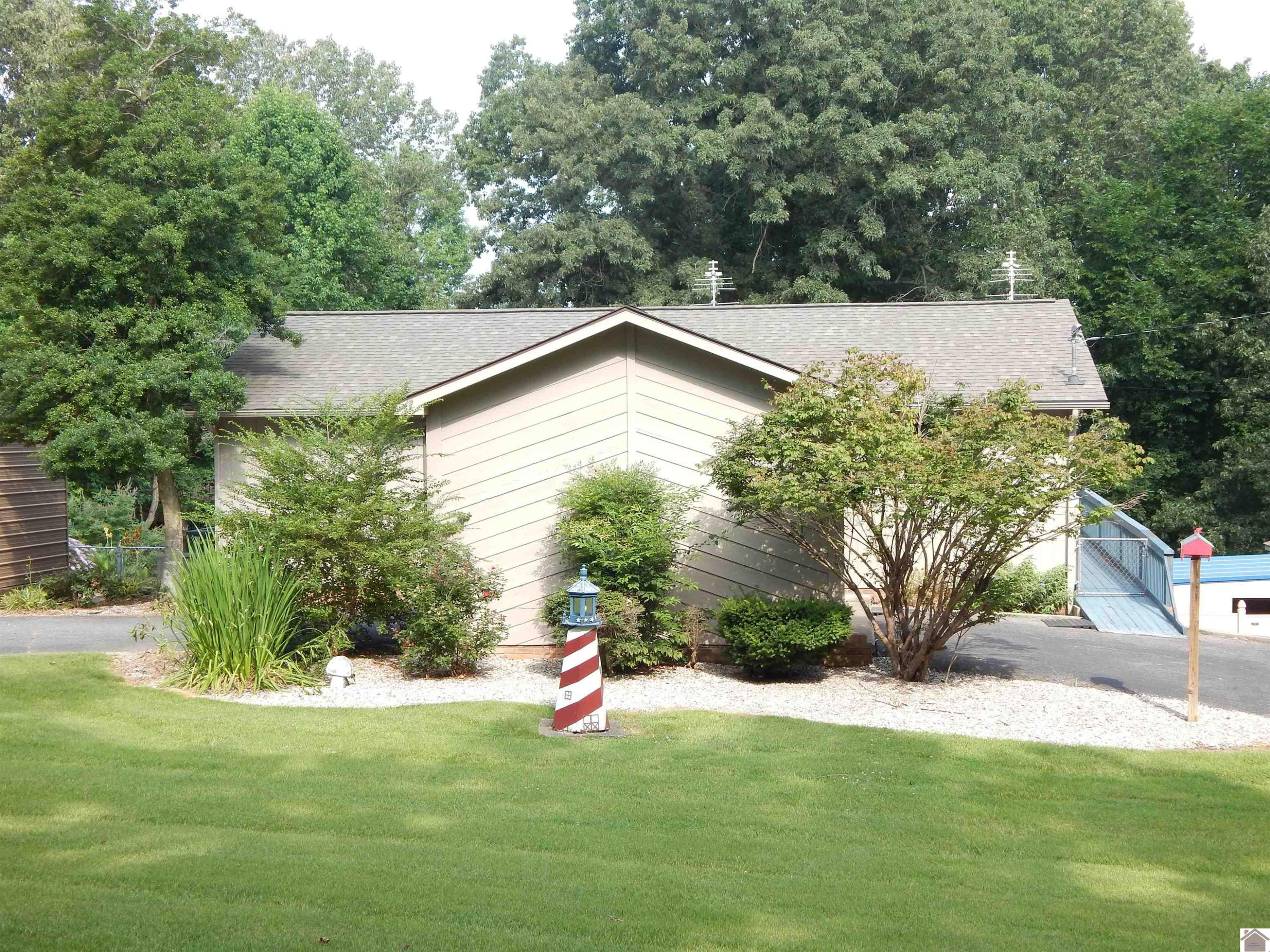 283 Delaware Road Gilbertsville, KY 42044 - Photo 4 of 35 STRAIGHT ON VIEW OF FRONT