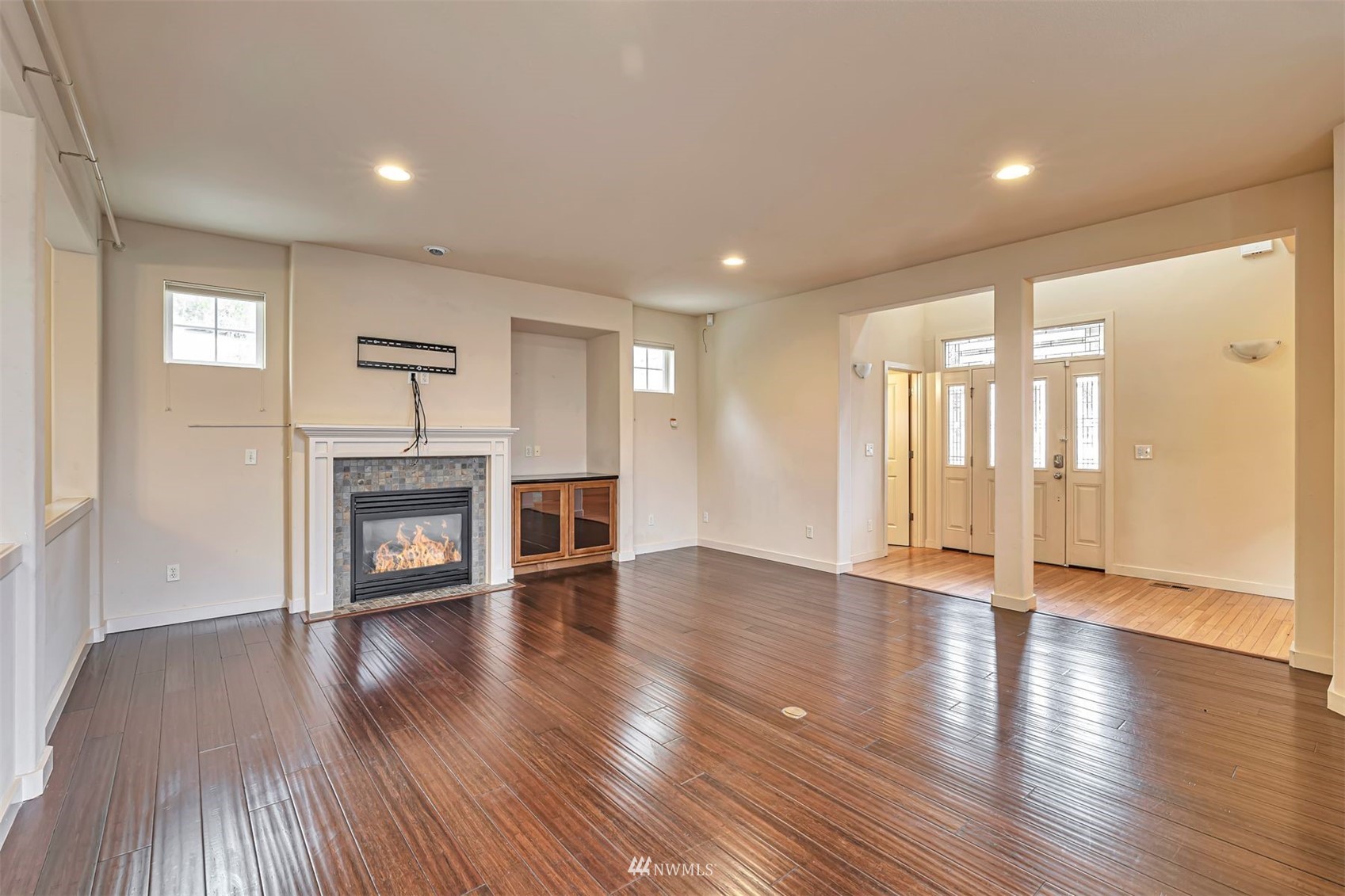 16440 Sylvester Road Southwest Burien, WA 98166 - Photo 3 of 25 Gallery Image 3