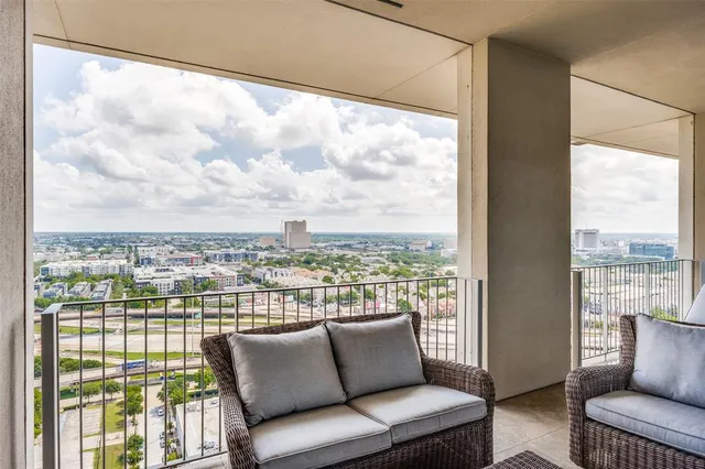 $829,000 | 1717 Arts Plaza, Unit 1808, Dallas, TX 75201