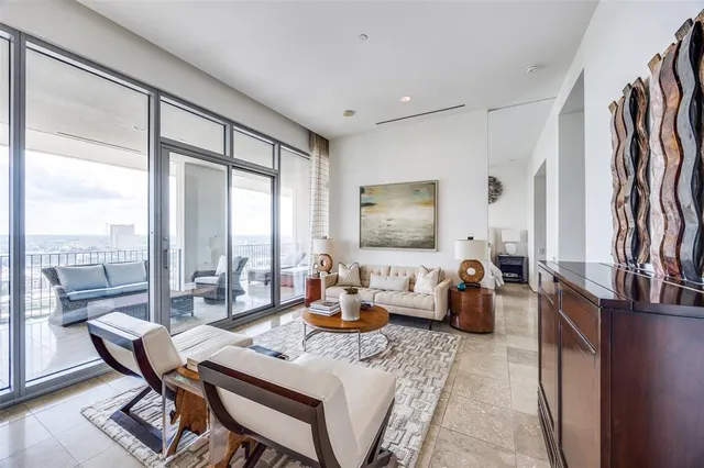 $829,000 | 1717 Arts Plaza, Unit 1808, Dallas, TX 75201