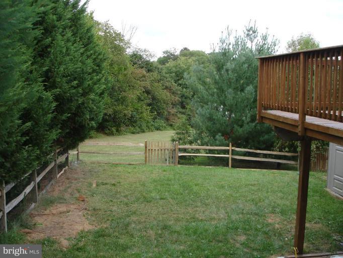 6247 Meadowcroft Road Sykesville, MD 21784 - Photo 2 of 30 Back yard