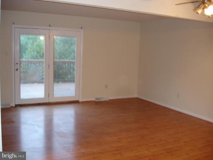 6247 Meadowcroft Road Sykesville, MD 21784 - Photo 5 of 30 Living Room