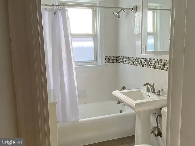 $3,000 | 1031 Girard Street Northeast, Washington, DC 20017