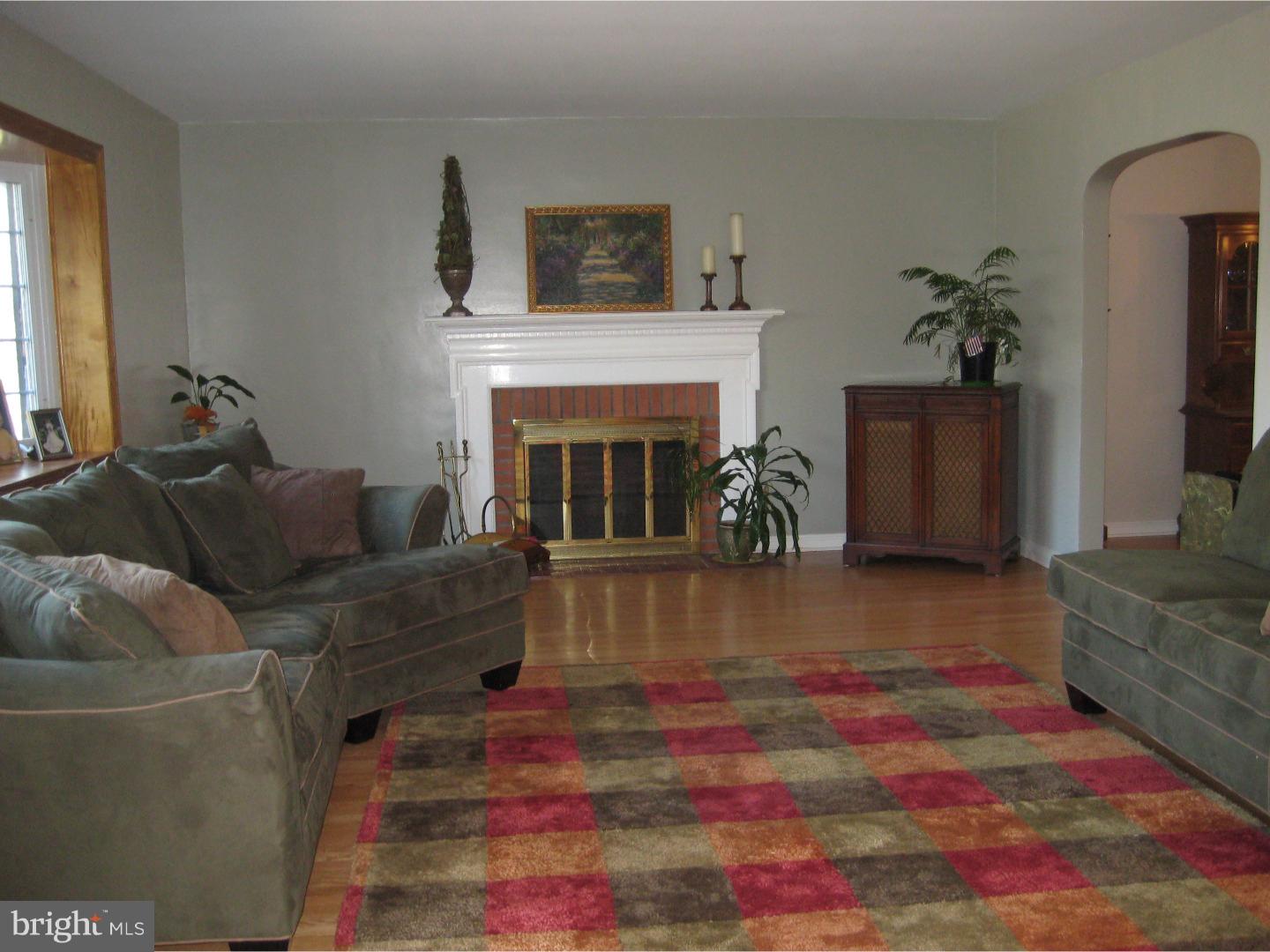 2724 North Kent Road Broomall, PA 19008 - Photo 5 of 25 Gallery Image 5