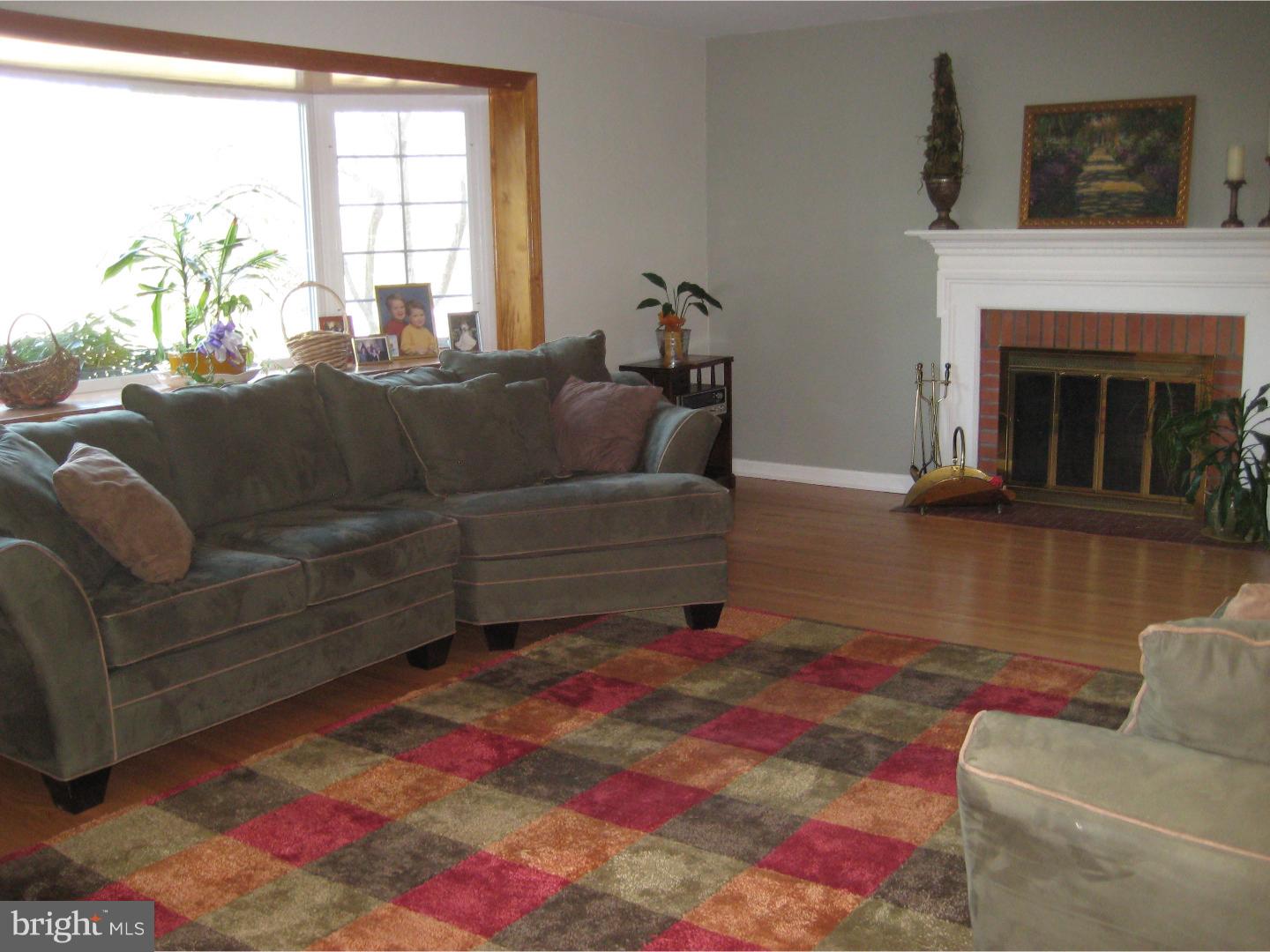 2724 North Kent Road Broomall, PA 19008 - Photo 6 of 25 Gallery Image 6