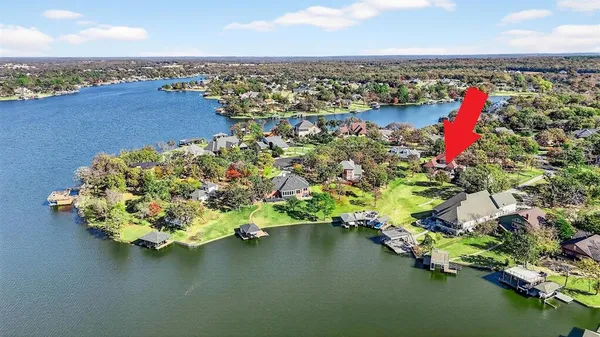 $1,049,900 | 100 Mohawk Cove, Lake Kiowa, TX 76240