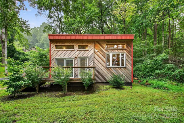 a view of house with a yard