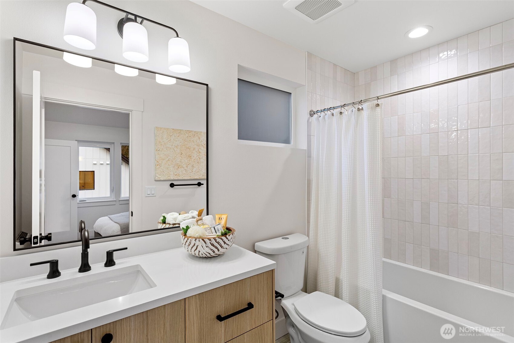 9513 132nd Avenue Northeast Kirkland, WA 98033 - Photo 17 of 27