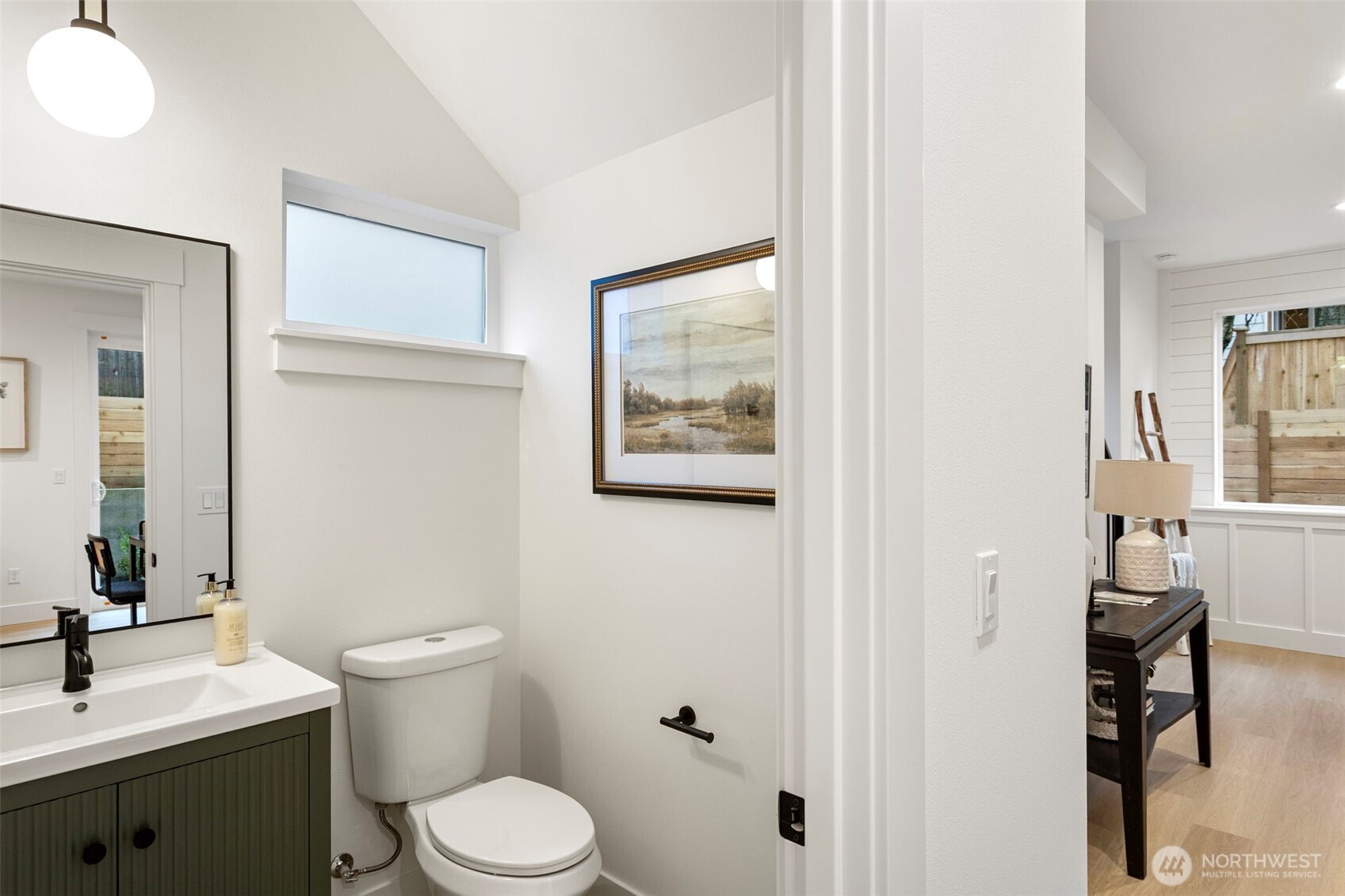 9513 132nd Avenue Northeast Kirkland, WA 98033 - Photo 3 of 27