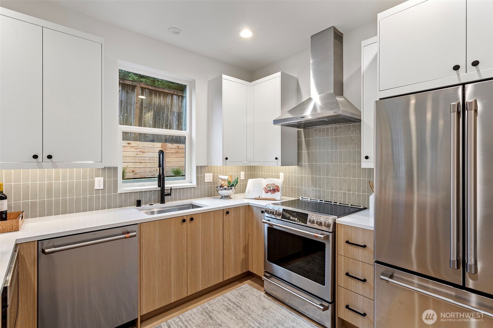 9513 132nd Avenue Northeast Kirkland, WA 98033 - Photo 6 of 27