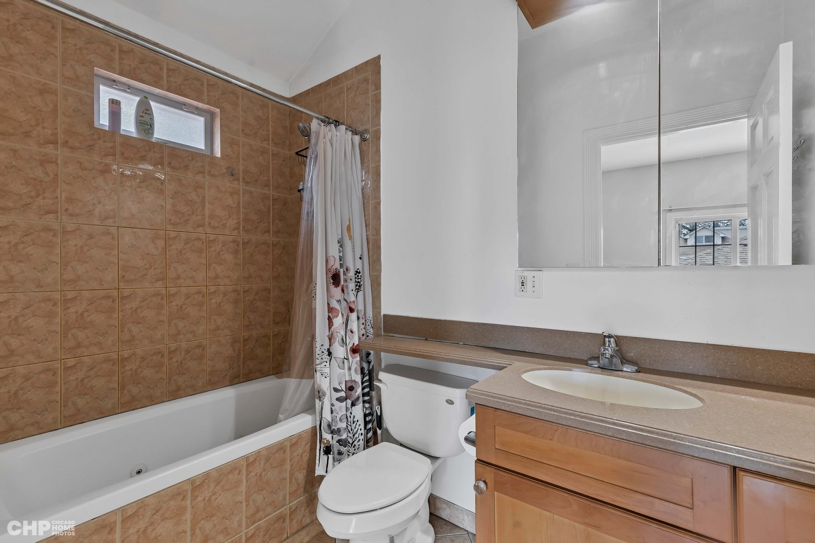 2931 North Rutherford Avenue Chicago, IL 60634 - Photo 15 of 37 a bathroom with a sink a toilet and a bathtub