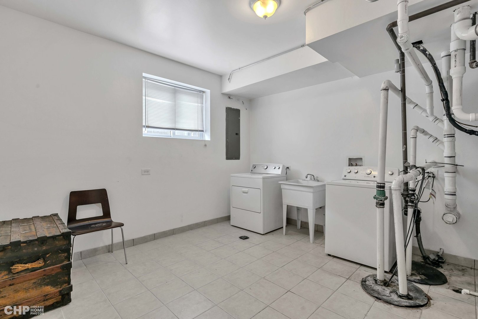 2931 North Rutherford Avenue Chicago, IL 60634 - Photo 30 of 37 a view of a room with utility room