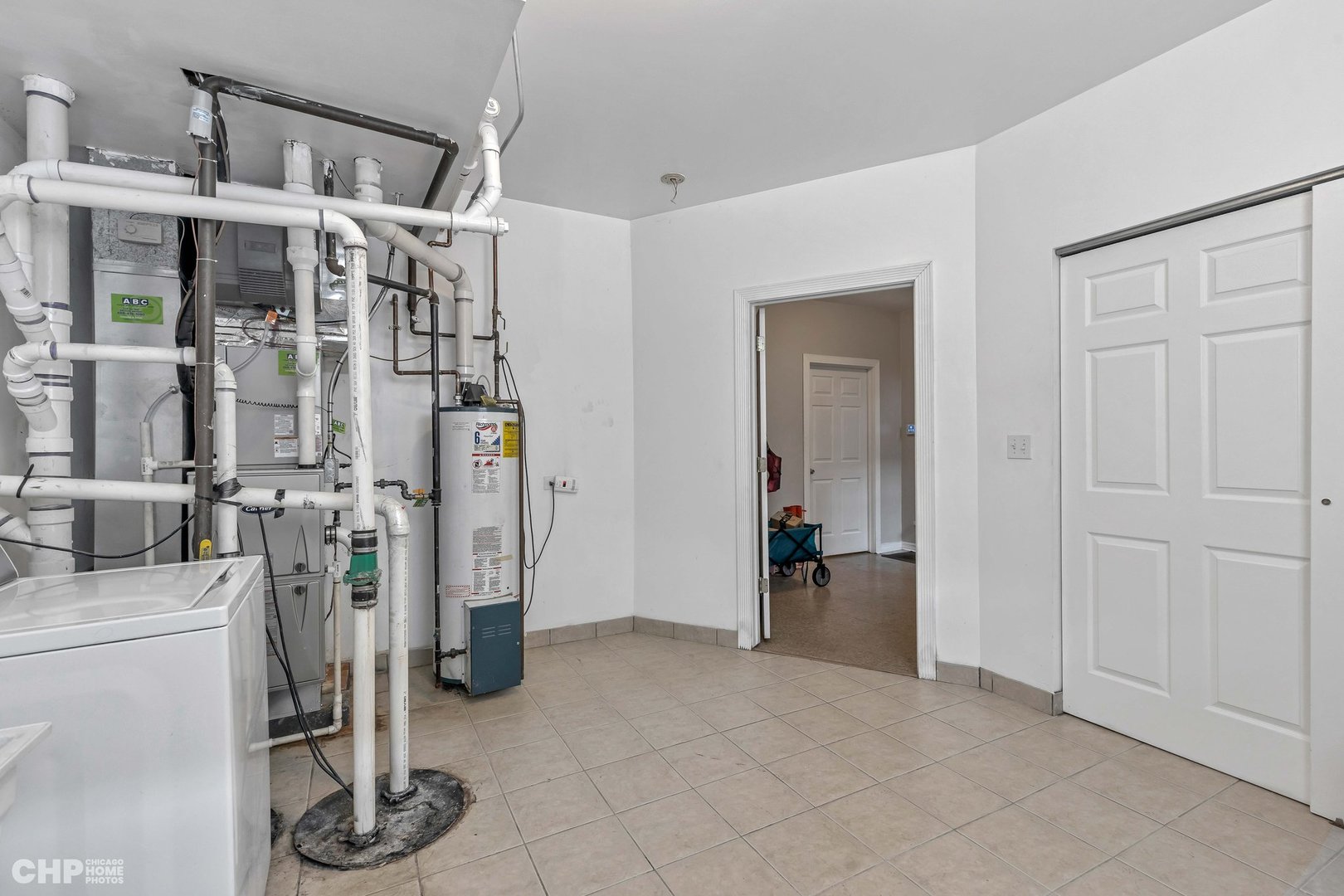 2931 North Rutherford Avenue Chicago, IL 60634 - Photo 31 of 37 a view of empty room with wooden floor