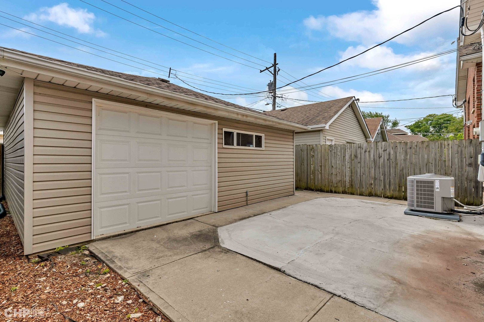 2931 North Rutherford Avenue Chicago, IL 60634 - Photo 33 of 37 a backyard of a house