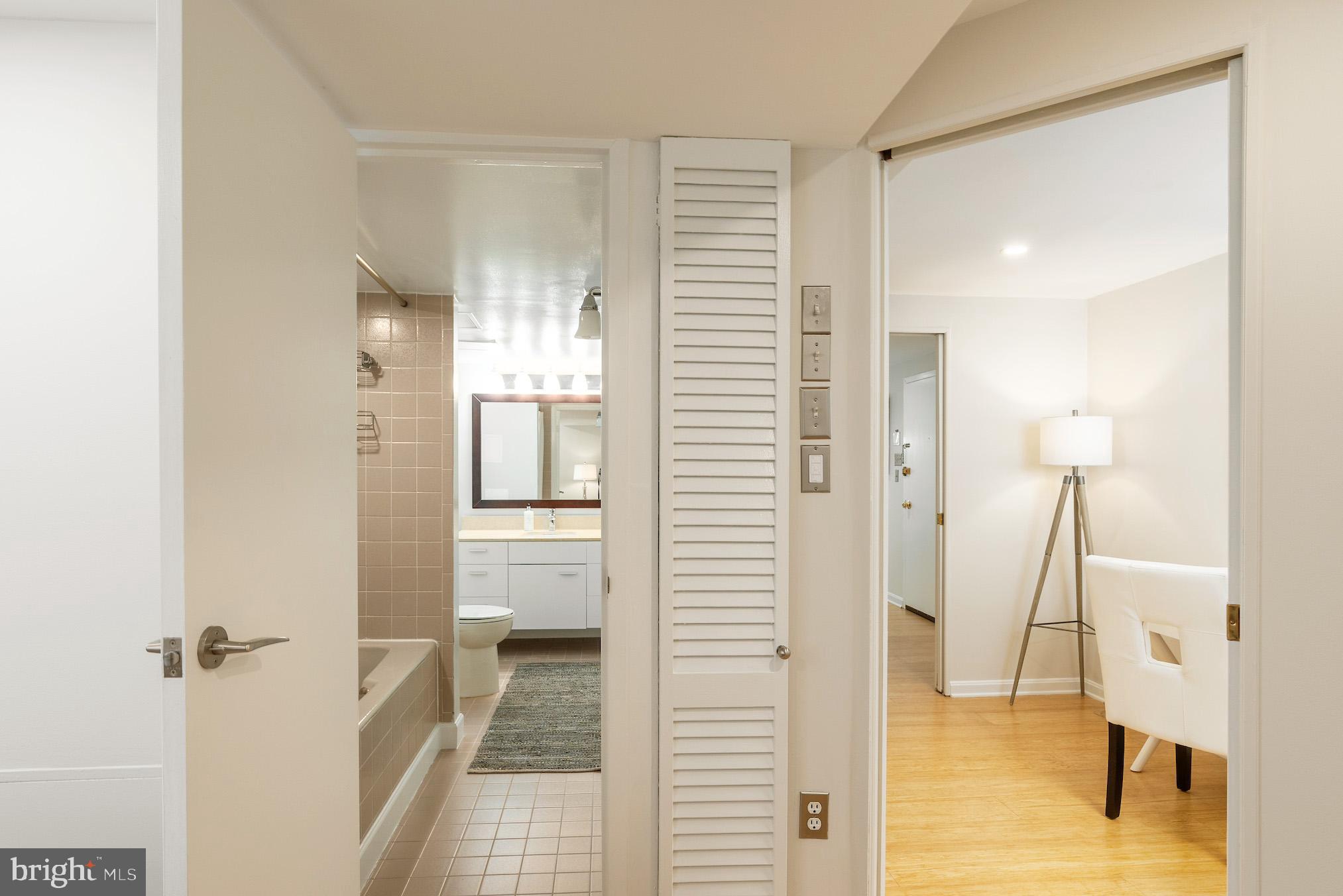 2123 California Street Northwest, Unit A2 Washington, DC 20008 - Photo 20 of 25 Bathroom