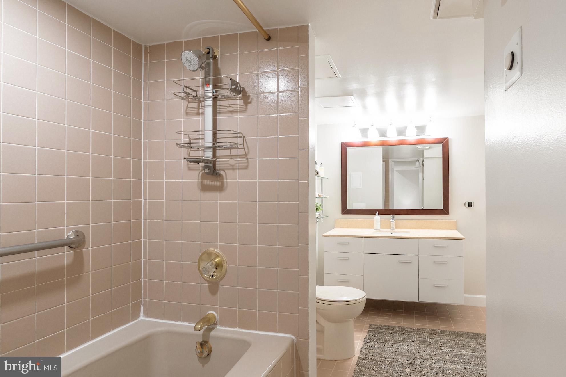 2123 California Street Northwest, Unit A2 Washington, DC 20008 - Photo 22 of 25 Bathroom