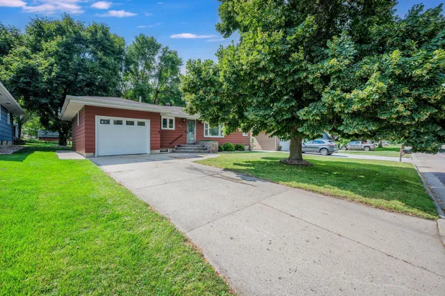 $189,900 | 453 17th Street, Windom, MN 56101