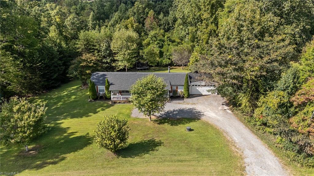 313 Massey Road Mount Airy, NC 27030 - Photo 4 of 31 Gallery Image 4