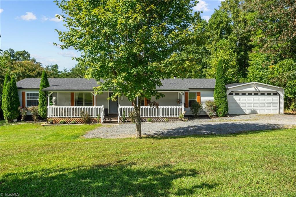 313 Massey Road Mount Airy, NC 27030 - Photo 5 of 31 Gallery Image 5