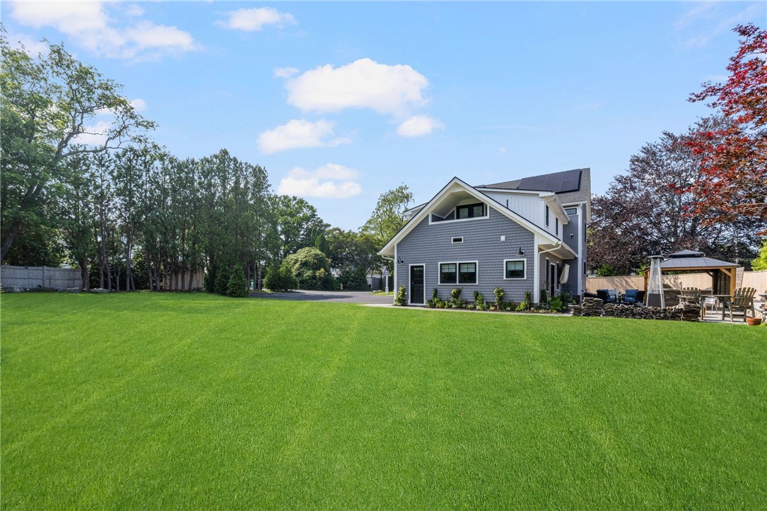 3 Oak Street Middletown, RI 02842 - Photo 5 of 50
