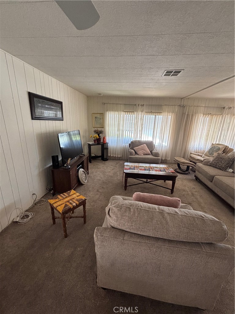 1362 Rainbrook Way Corona, CA 92882 - Photo 5 of 10