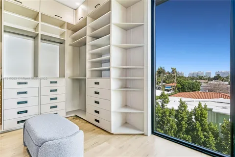 $9,995,000 | 9045 Hawthorne Avenue, Surfside, FL 33154