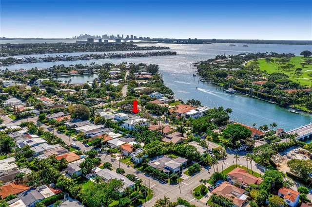 $9,995,000 | 9045 Hawthorne Avenue, Surfside, FL 33154