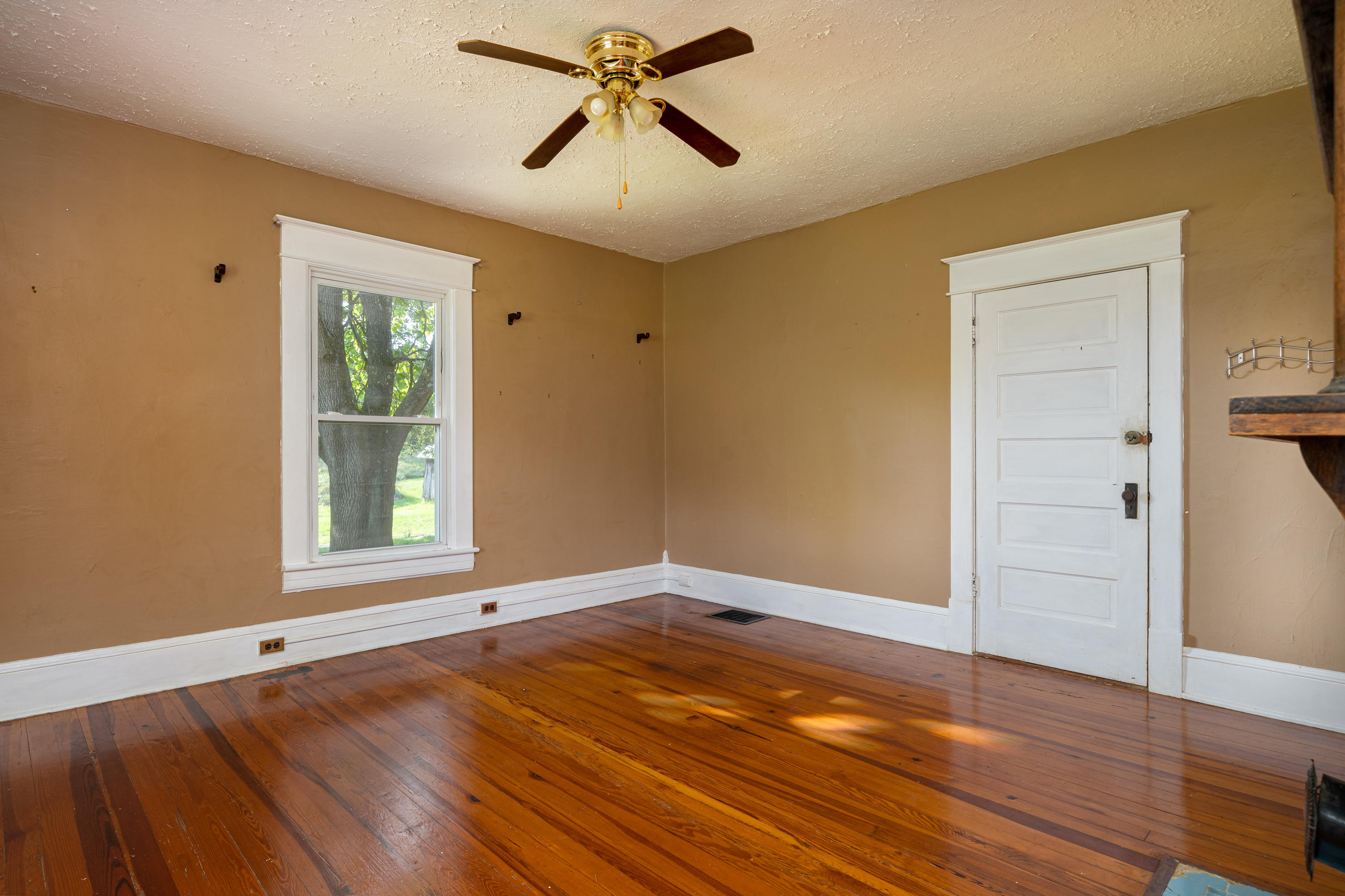 1768 Trinity Road Troutville, VA 24175 - Photo 6 of 15 Living Room