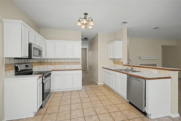 $2,550 | 8401 Tribute Lane, Fort Worth, TX 76131