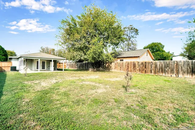 a front view of house with yard
