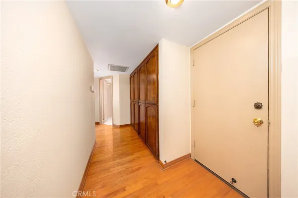 a view of utility room