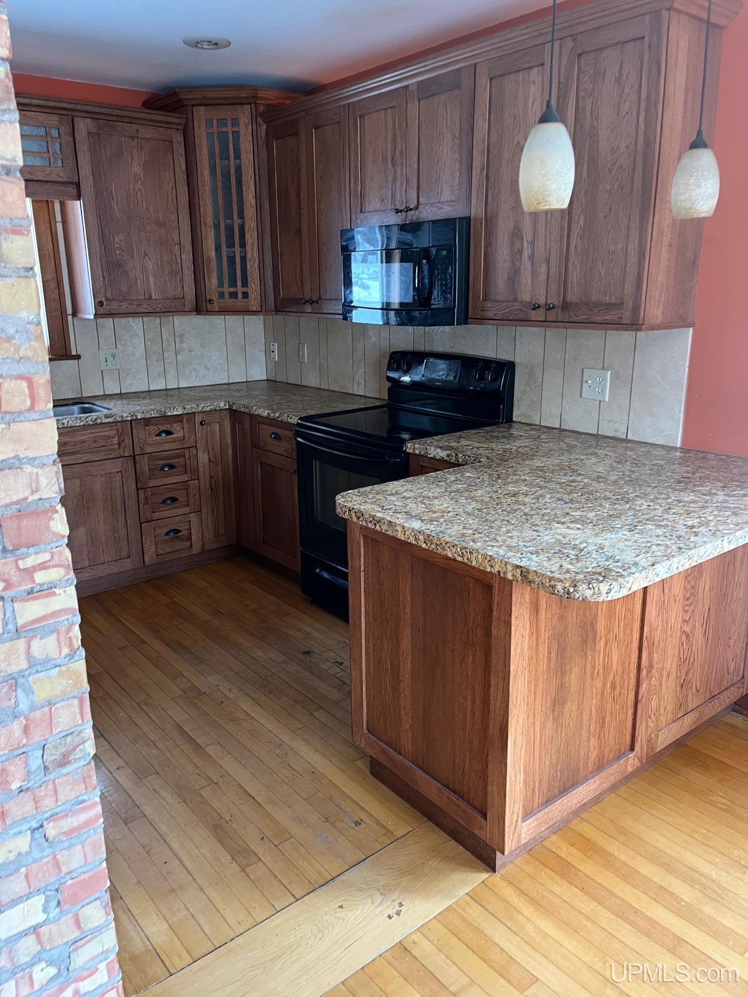 818 North Pine Street Ishpeming, MI 49849 - Photo 3 of 39