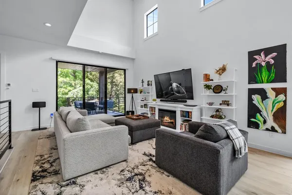 $4,450 | 2325 Hondo Avenue, Dallas, TX 75219