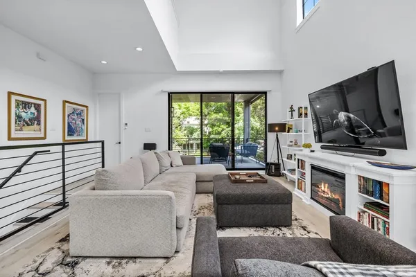 $4,450 | 2325 Hondo Avenue, Dallas, TX 75219