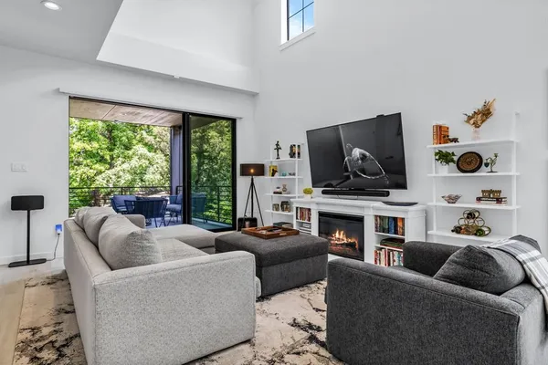 $4,450 | 2325 Hondo Avenue, Dallas, TX 75219