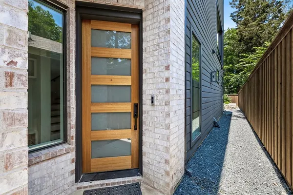 $4,450 | 2325 Hondo Avenue, Dallas, TX 75219